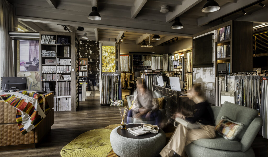 Ardeko. Showroom Warszawa Salon Ardeko. Tapety, Karnisze elektryczne, Tkaniny, Dekoracja okien.